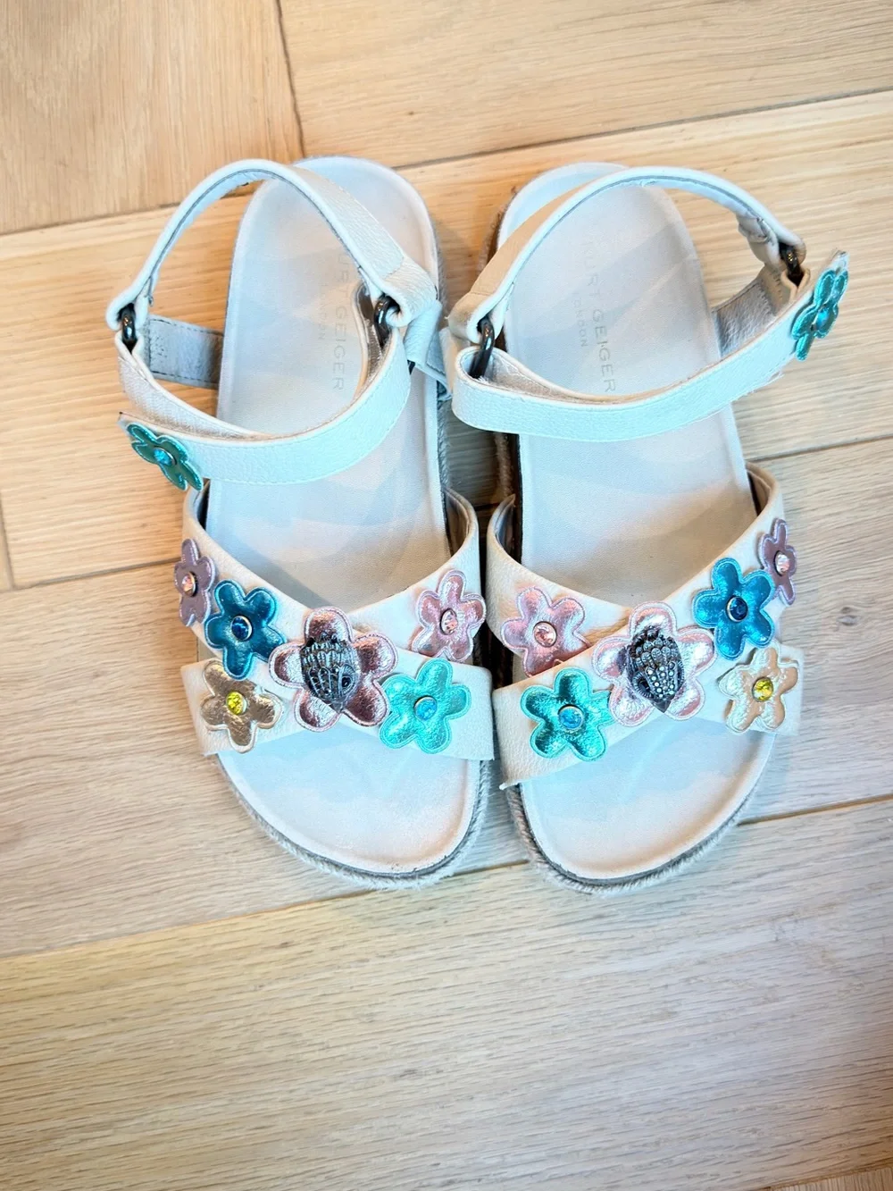 Kurt Geiger White Kids Sandals with Multicolor Metallic Flowers